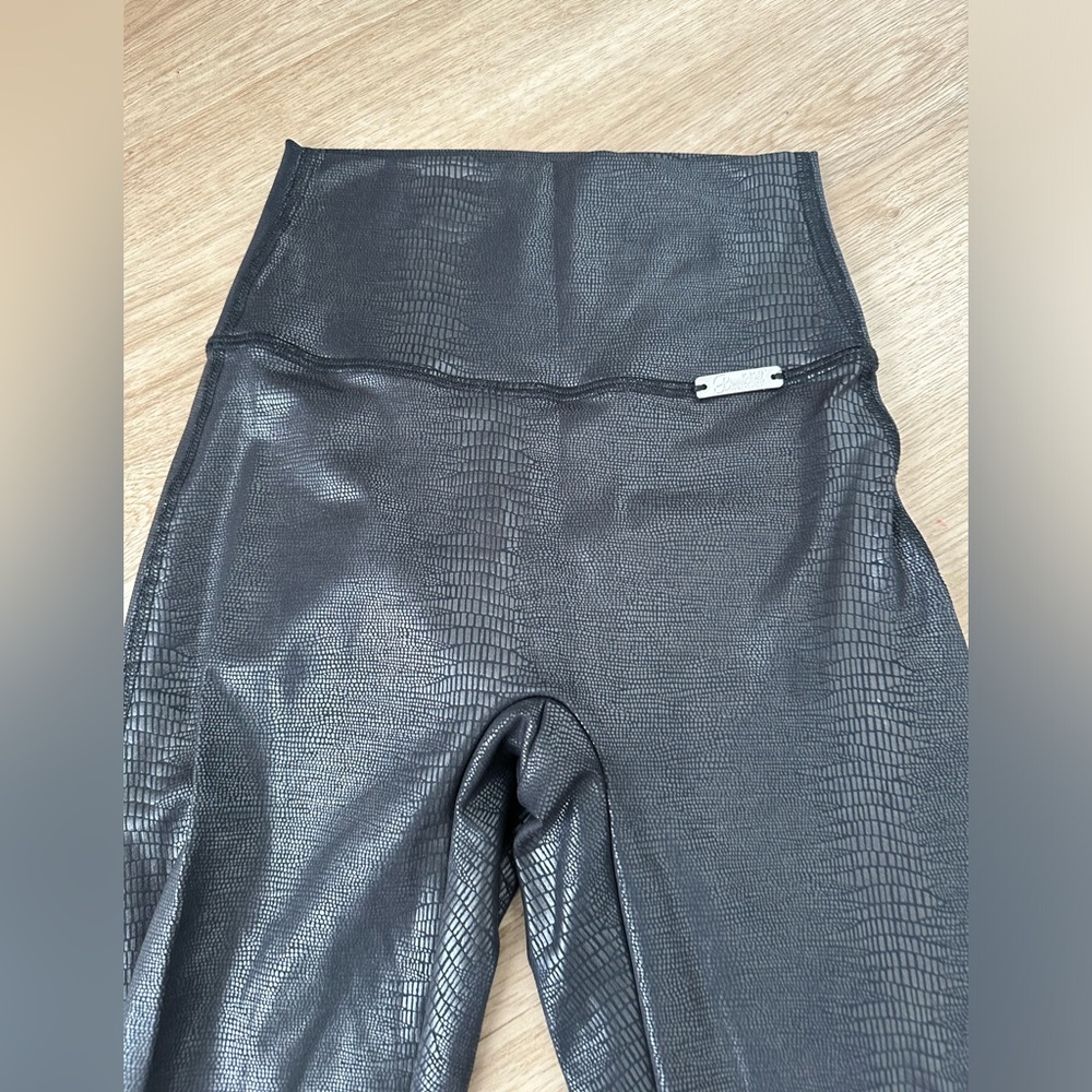 Bombshell Sports wear shine legging